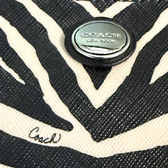 COACH Women’s Zebra Print Leather Clutch/Wristlet Bag With Hangtag - Picture 5 of 6